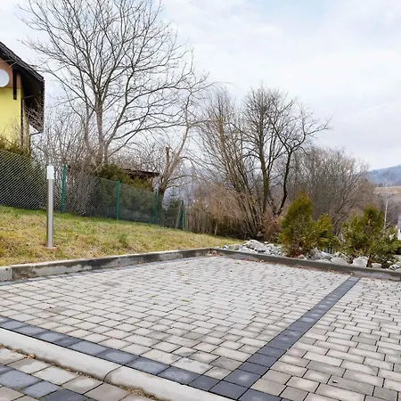 Spokojna Cozy With Patio & Parking In By Renters Apartment