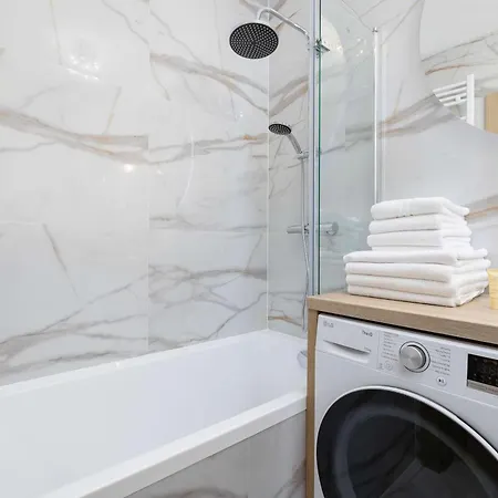 Spokojna Cozy With Patio & Parking In By Renters