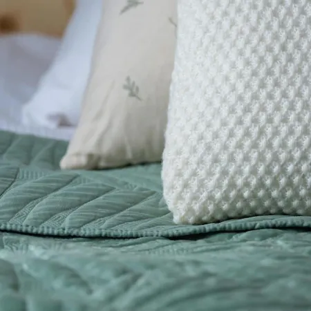 Spokojna Cozy With Patio & Parking In By Renters *