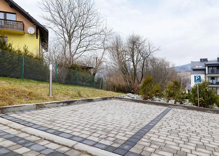 Spokojna Cozy With Patio & Parking In By Renters Appartement