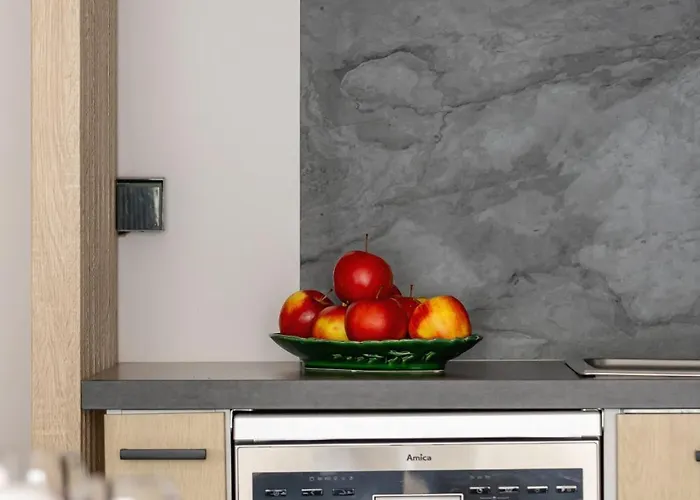 Spokojna Cozy With Patio & Parking In By Renters Appartement