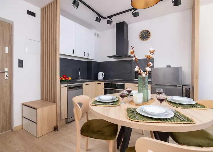 Spokojna Cozy With Patio & Parking In By Renters