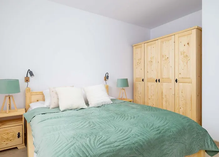 Spokojna Cozy With Patio & Parking In By Renters Appartement